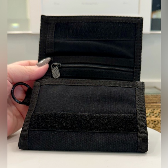 Volcom - Black-OnBlack Tri-Fold Canvas Velcro-Close Wallet w/ Ring - EUC - Picture 9 of 17